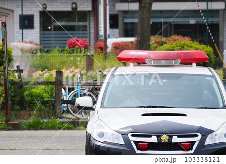 停車中のパトカー 停車中のパトカー 103338121