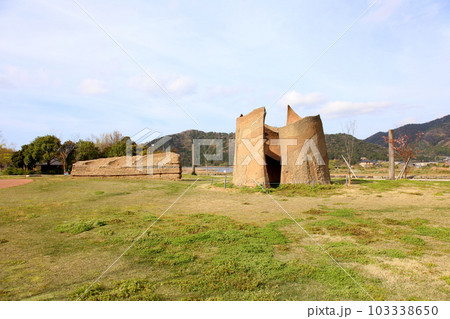 若狭三方縄文博物館　福井県年縞博物館　縄文ロマンパーク　若狭　三方　福井県　三方湖　モニュメント 103338650