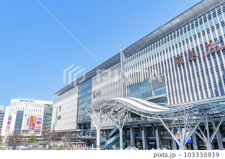 福岡県福岡市 九州地方最大のターミナル駅 快晴のJR博多駅(博多口) 福岡県福岡市 九州地方最大のターミナル駅 快晴のJR博多駅(博多口) 103338939