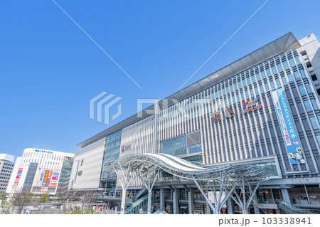 福岡県福岡市　九州地方最大のターミナル駅　快晴のJR博多駅（博多口） 103338941