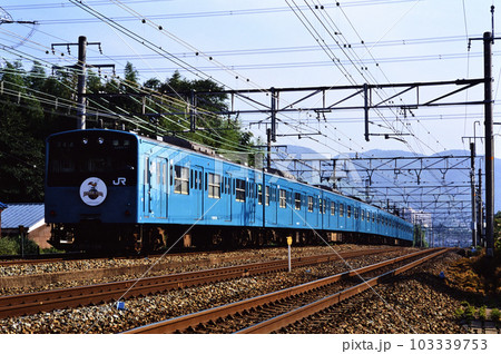 2001年　JR京都線を走る201系普通電車7両 103339753
