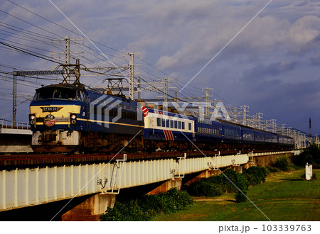 2001年　山陽線を走るEF6650ブルートレイン彗星・あかつき 103339763