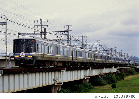 2001年 山陽線を走る223系1000番台普通電車8両の写真素材 [103339780] - PIXTA