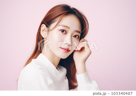 笑顔の女性のポートレート　ピンク背景　AI生成画像　ジェネレーティブ　AI 103340487