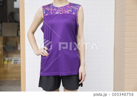 ランニングウェアを着た女性 顔なし ランニングウェアを着た女性 顔なし 103340758