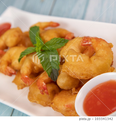 Recipe for shrimp fritters in sweet and sour sauce Recipe for shrimp fritters in sweet and sour sauce 103341342