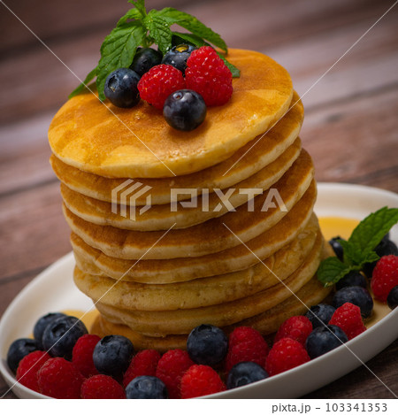 Recipe for maple syrup pancakes with raspberry and blueberry filling Recipe for maple syrup pancakes with raspberry and blueberry filling 103341353