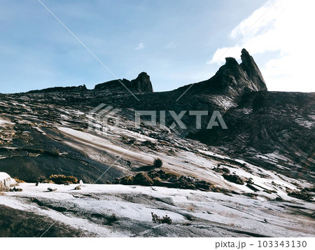 マレーシア　ボルネオ島　アジア最高峰のキナバル山 103343130