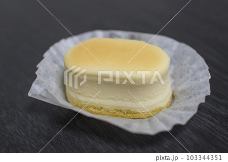 小さなチーズスフレケーキ2 103344351