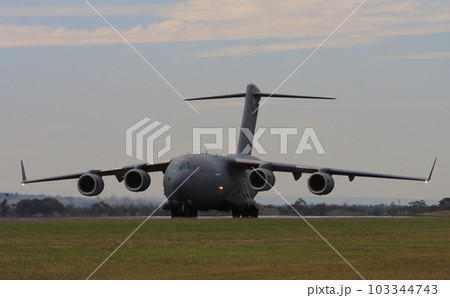 オーストラリア空軍の、C-17グローブマスターⅢ輸送機 103344743