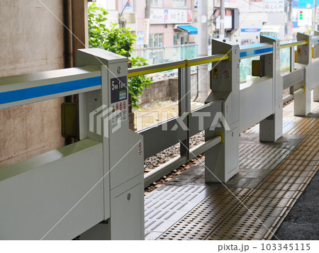 駅のホームドア 駅のホームドア 103345115