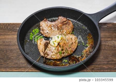 マグロの頬肉のグリル マグロの頬肉のグリル 103345599