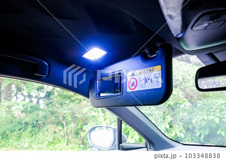 自動車のバニティランプ 103348838