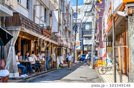横浜市の都市風景 大倉山駅 横浜市の都市風景 大倉山駅 103349146