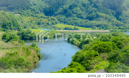 湖畔の新緑・初夏イメージ(奥津湖周辺) 湖畔の新緑・初夏イメージ(奥津湖周辺) 103349495