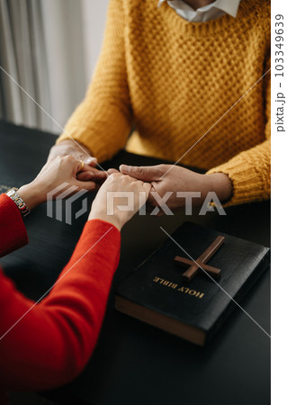 Woman's hand with cross .Concept of hope, faith, christianity, religion, church and pray to God. on the black table.. 103349639