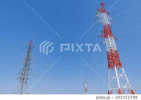 重要な社会インフラである送電線(エネルギーイメージ) 重要な社会インフラである送電線(エネルギーイメージ) 103352799