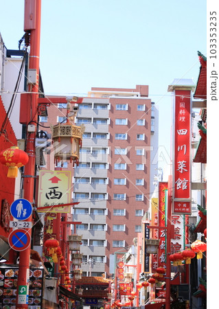 神戸・南京町(中華街)の店舗の風景 神戸・南京町(中華街)の店舗の風景 103353235