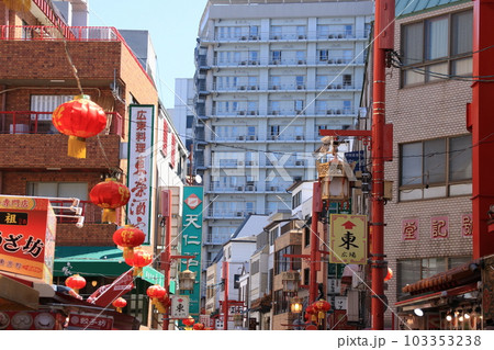 神戸・南京町(中華街)の店舗の風景 103353238