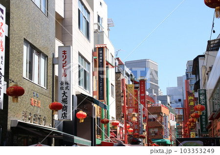 神戸・南京町(中華街)の店舗の風景 神戸・南京町(中華街)の店舗の風景 103353249