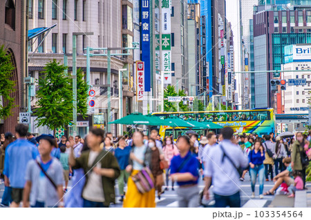 日本の東京都市景観 5類移行から2週…銀座ホコ天もマ無しが増…はとバスも…感染爆発は無い=5月21日 日本の東京都市景観 5類移行から2週…銀座ホコ天もマ無しが増…はとバスも…感染爆発は無い=5月21日 103354564