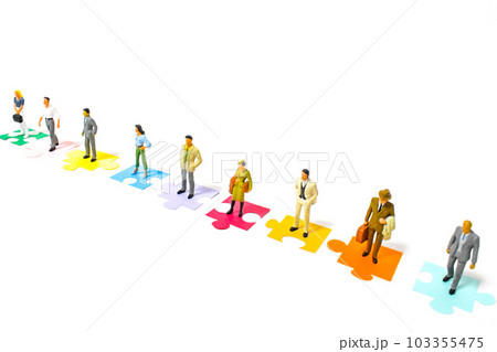 様々な人々　様々なピース 103355475