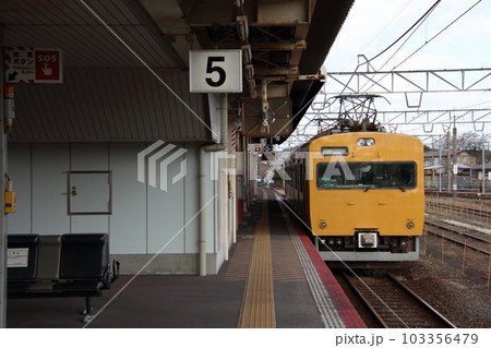 ［JR-D］山陰本線115系（伯備線直通） 103356479