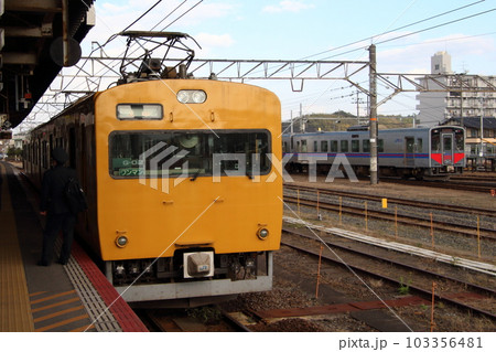 ［JR-D］山陰本線115系（伯備線直通） 103356481