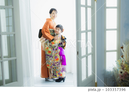 親子　着物　写真館　七五三　 103357396