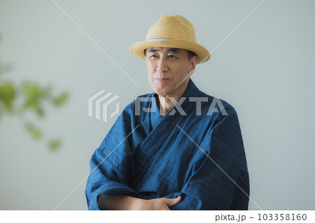 浴衣のミドル男性 103358160