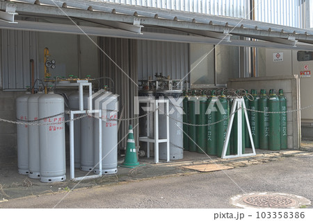 液体ガスを充填してあるボンベの置き場 液体ガスを充填してあるボンベの置き場 103358386
