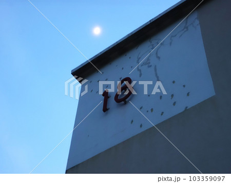 月、夜空、団地 月、夜空、団地 103359097