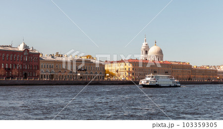 Panoramic cityscape of Saint-Petersburg on a sunny summer day. Neva 103359305