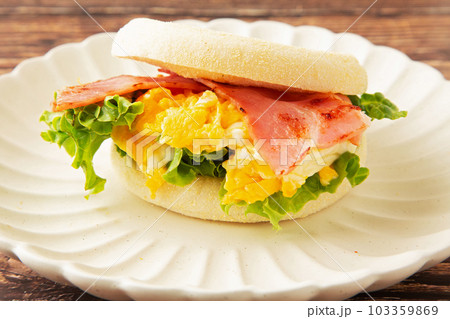 ベーコンエッグフィンサンド ベーコンエッグフィンサンド 103359869