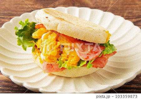 ベーコンエッグフィンサンド 103359873