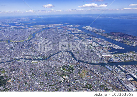 鶴見区上空より川崎区と東京湾を望む・2023撮影・空撮 103363958