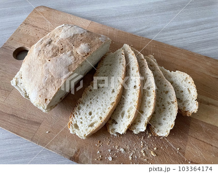 焼きたての美味しいパン 焼きたての美味しいパン 103364174