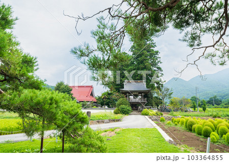 「山梨県」遠照寺の鐘楼門・北杜市 「山梨県」遠照寺の鐘楼門・北杜市 103364855