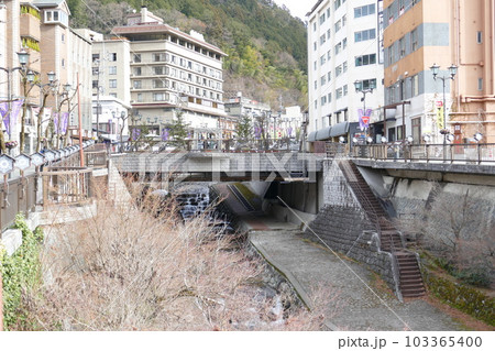 岐阜県下呂市　下呂温泉付近の風景 103365400