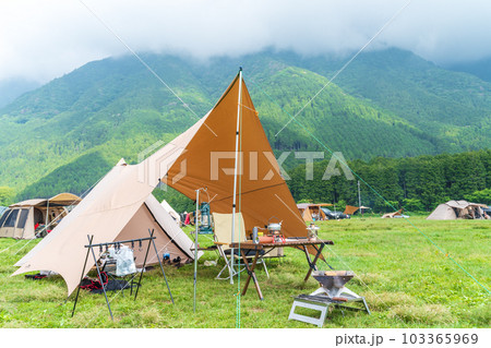 「静岡県」タープとテントを連結してキャンプ 103365969