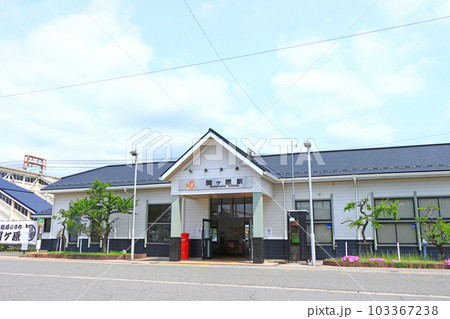 岐阜県不破郡関ヶ原町、JR関ヶ原駅の風景 岐阜県不破郡関ヶ原町、JR関ヶ原駅の風景 103367238