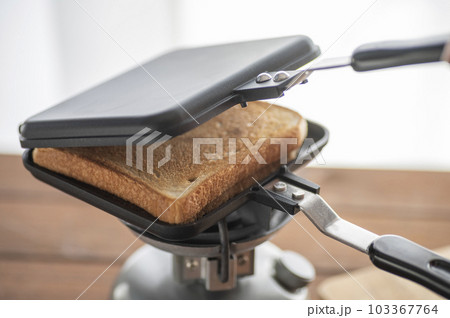 ホットサンド焼き上がり 103367764