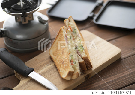 ポテトサラダホットサンド断面 103367971