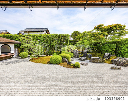 大徳寺　興臨院（こうりんいん）方丈前庭 103368901