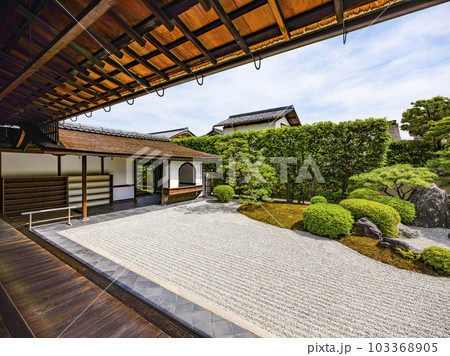 大徳寺 興臨院(こうりんいん)方丈前庭 大徳寺 興臨院(こうりんいん)方丈前庭 103368905