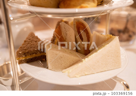 ウィーンのレストランでアフタヌーンティー ウィーンのレストランでアフタヌーンティー 103369156