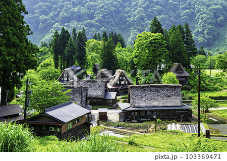 富山県 五箇山 相倉合掌造り集落 相念寺上の展望台からの風景 世界遺産 富山県 五箇山 相倉合掌造り集落 相念寺上の展望台からの風景 世界遺産 103369471