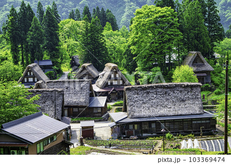 富山県 五箇山 相倉合掌造り集落 相念寺上の展望台からの風景 世界遺産 富山県 五箇山 相倉合掌造り集落 相念寺上の展望台からの風景 世界遺産 103369474