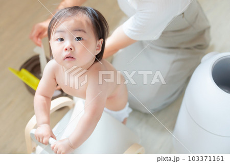 パンツ型オムツ交換 103371161