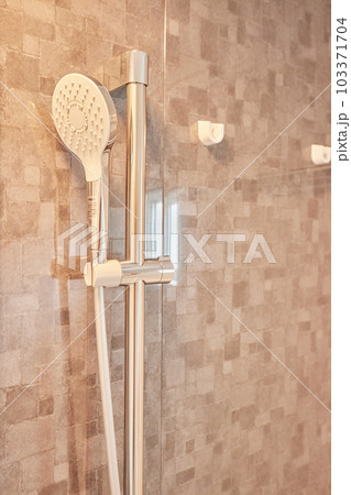 シャワーヘッド　バスルーム　水回り　お風呂 103371704